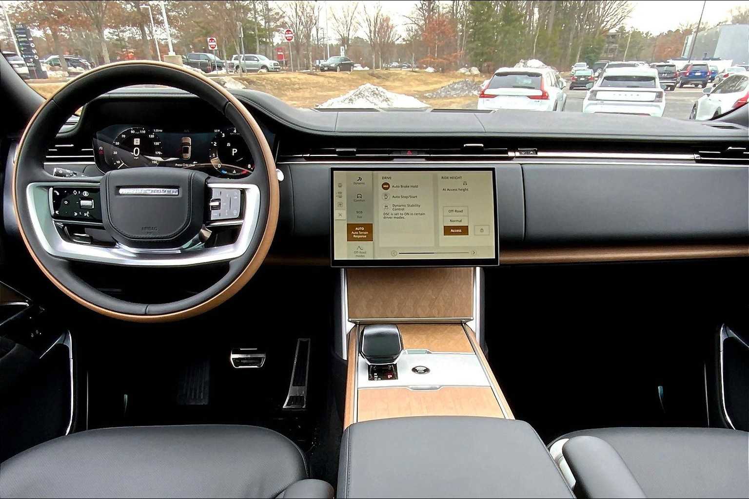 New 2025 Land Rover Range Rover SV image 5