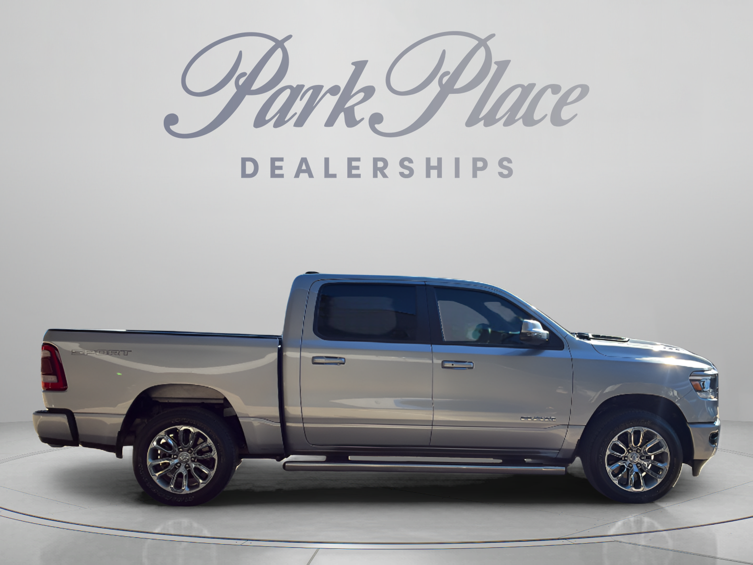 Used 2023 RAM 1500 Laramie AWD/4WD image 6