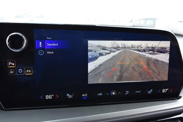 Used 2025 Chevrolet Traverse LT image 14