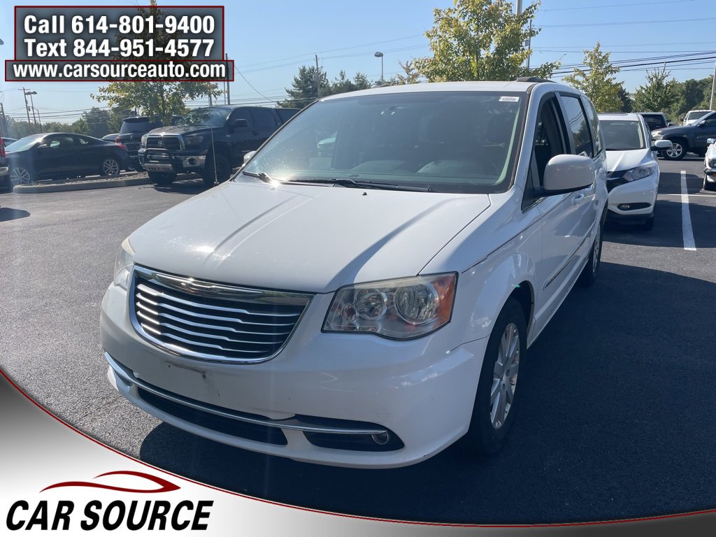 Used 2014 Chrysler Town & Country Touring image 2