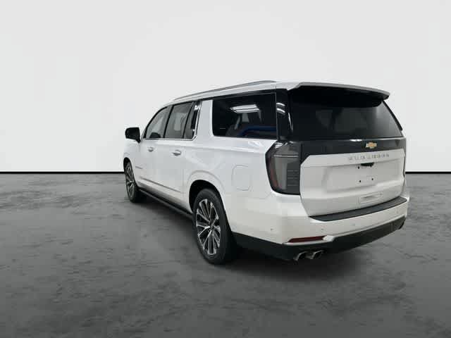 Used 2025 Chevrolet Suburban High Country AWD/4WD image 2