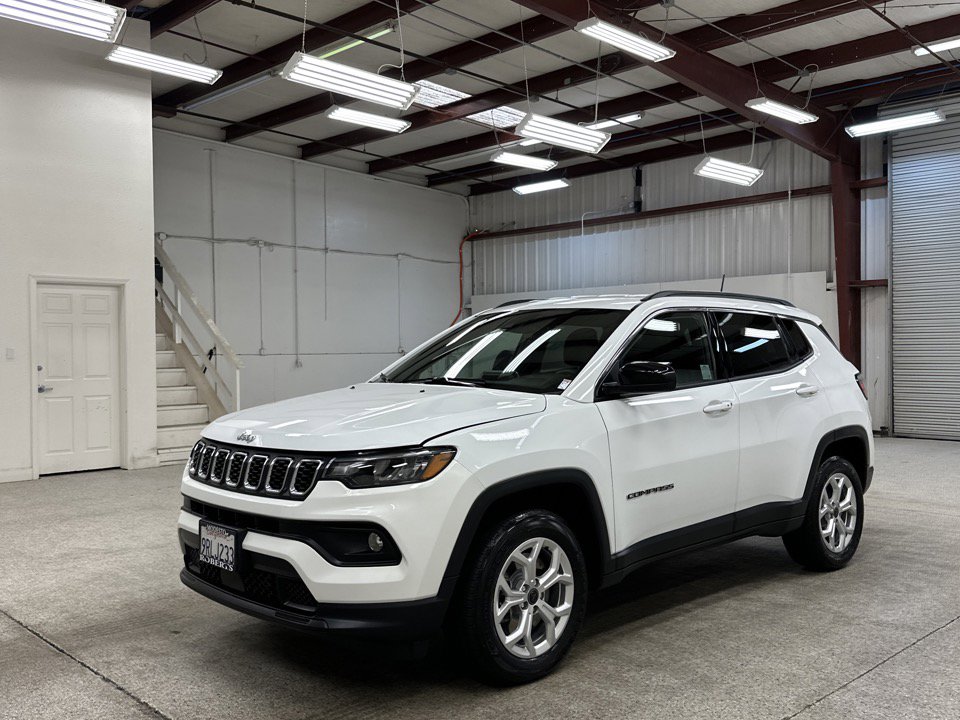 Used 2025 Jeep Compass Latitude w/ Convenience Group image 1