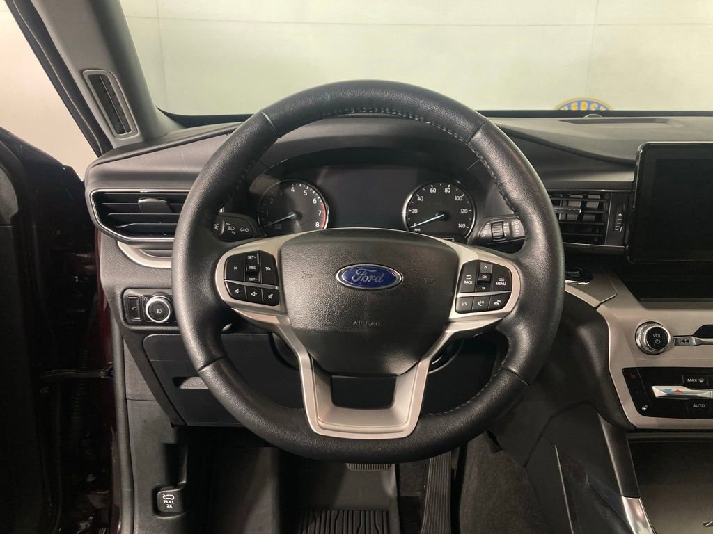 Used 2022 Ford Explorer XLT w/ Equipment Group 202A image 8