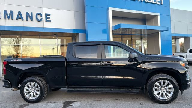 Used 2022 Chevrolet Silverado 1500 Custom image 3