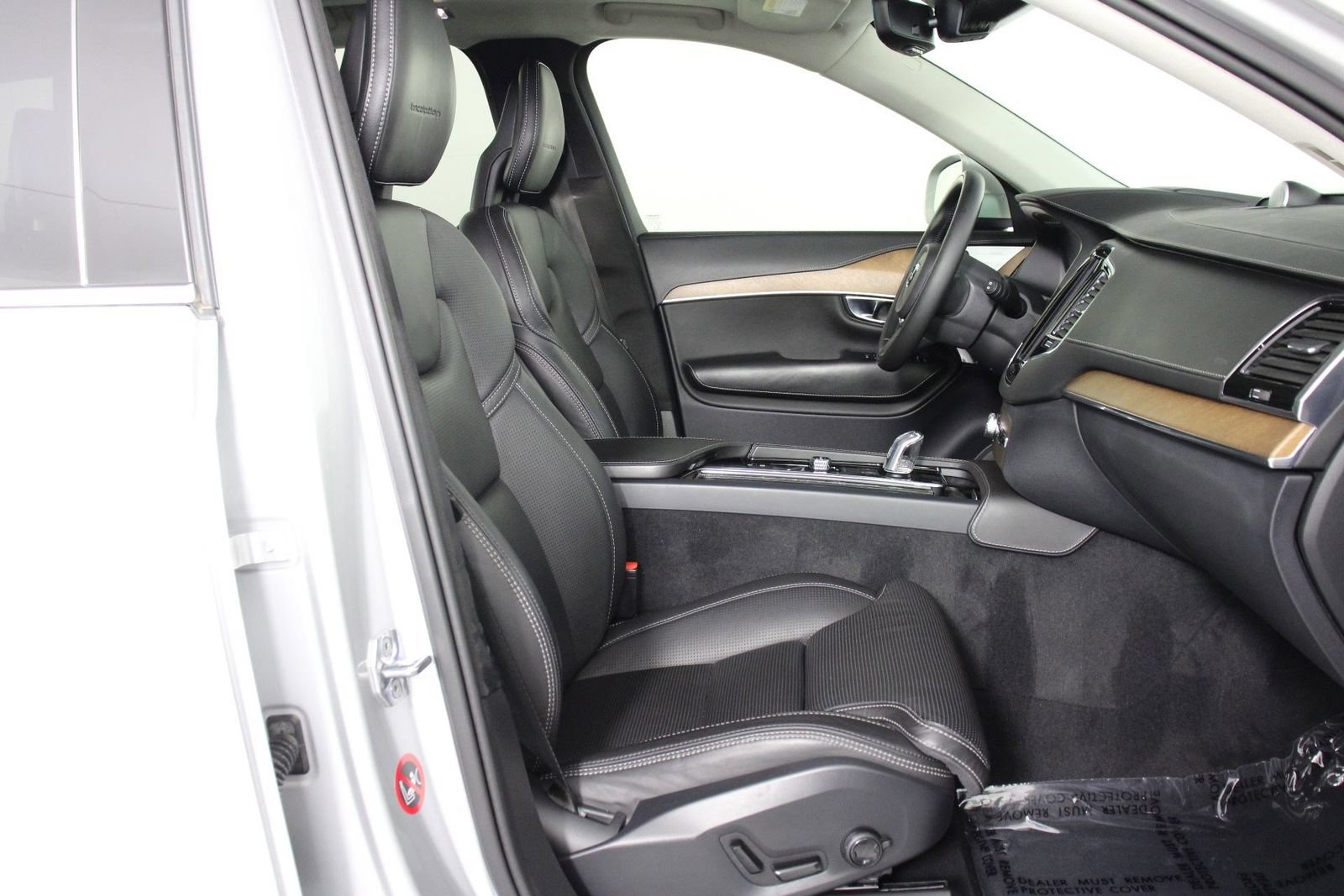 Used 2017 Volvo XC90 T8 Inscription w/ Luxury Package AWD/4WD image 29