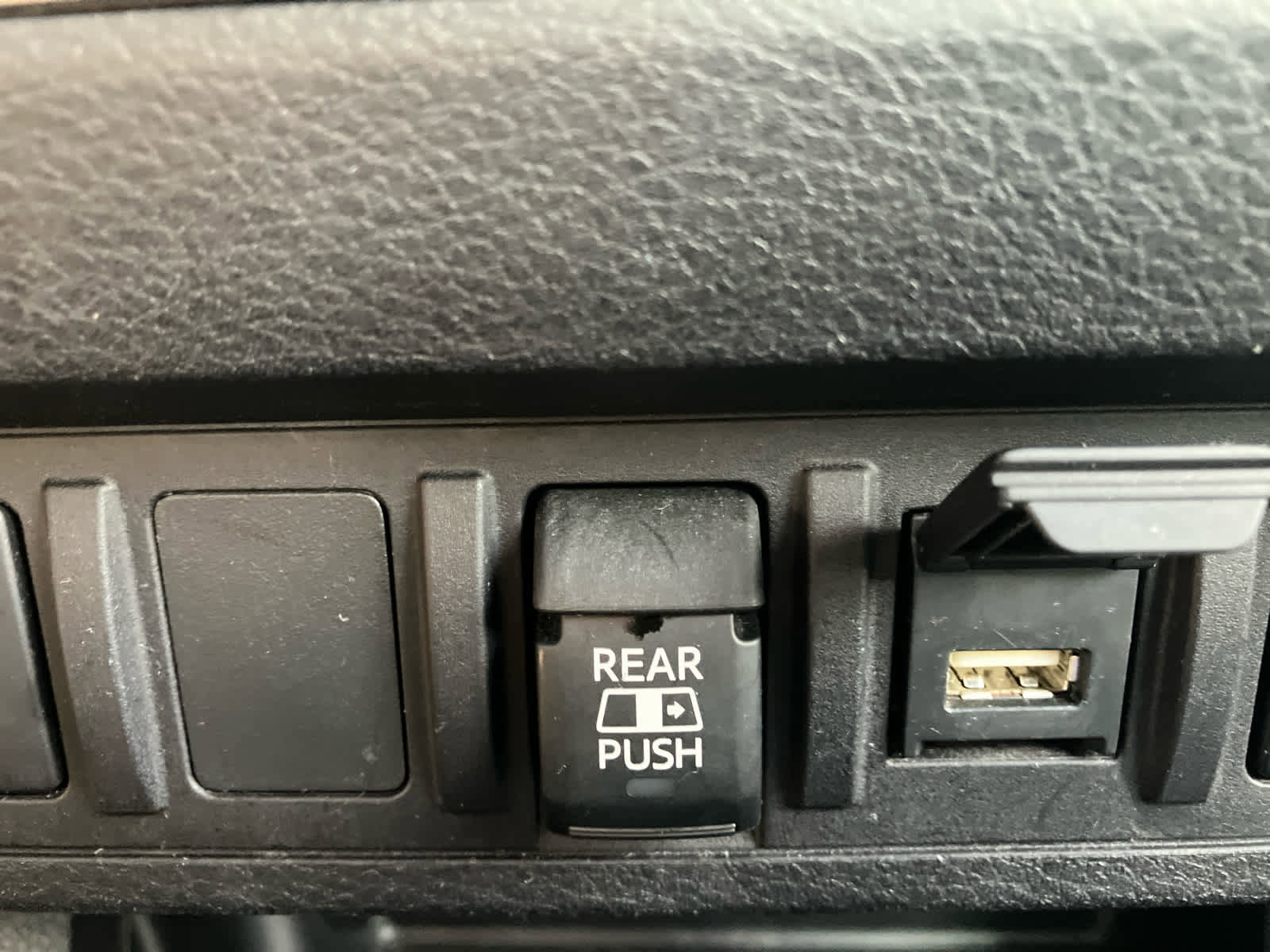 Used 2022 Toyota Tacoma TRD Off-Road AWD/4WD image 30