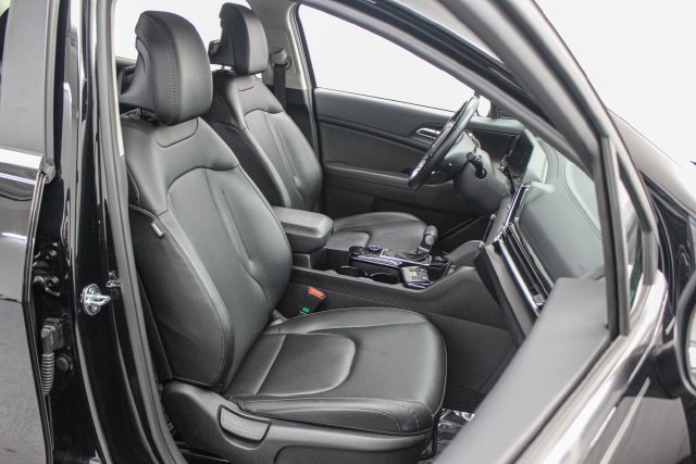 Used 2025 Kia Sportage EX FWD image 23