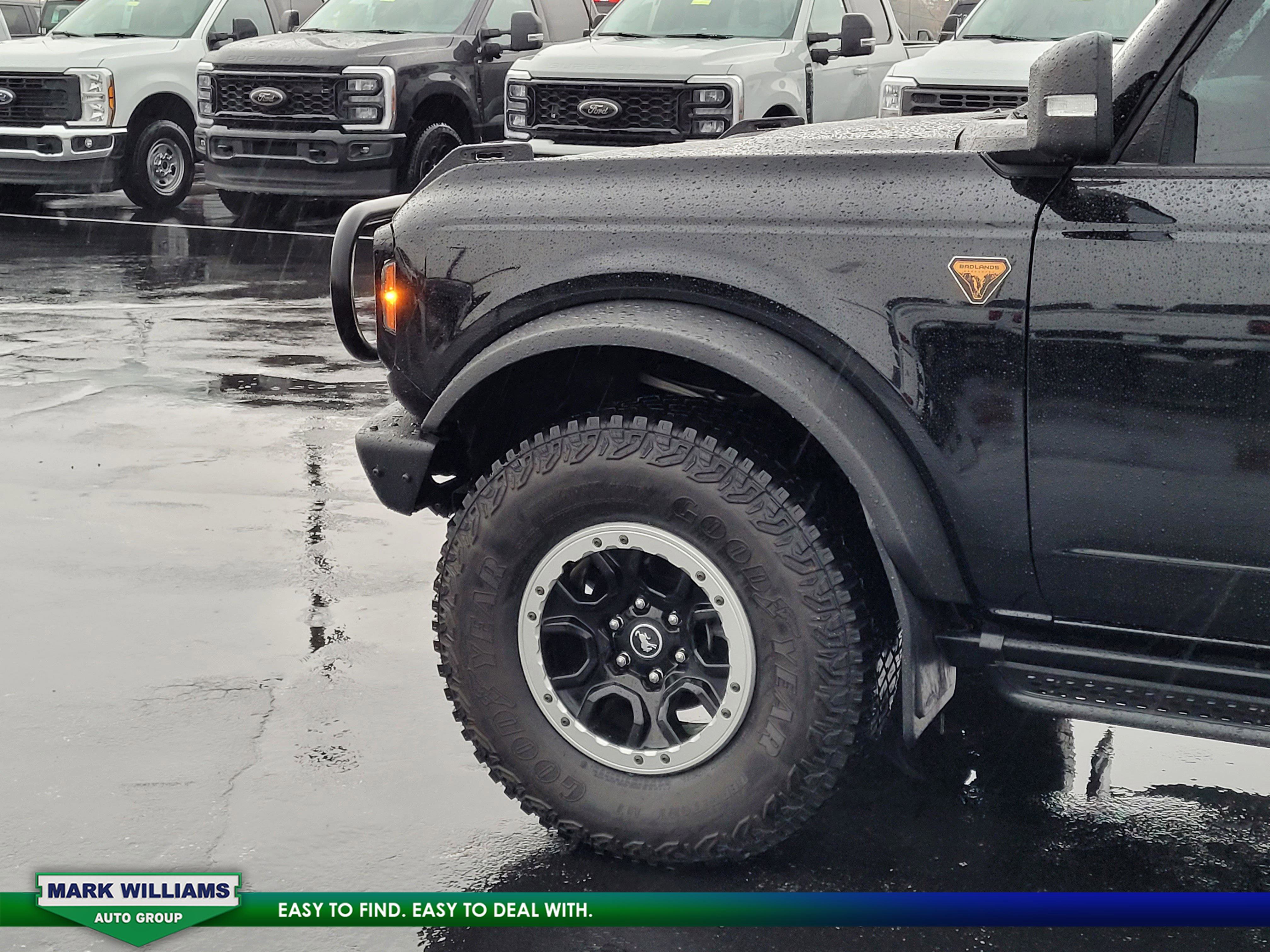 Used 2023 Ford Bronco Badlands image 11