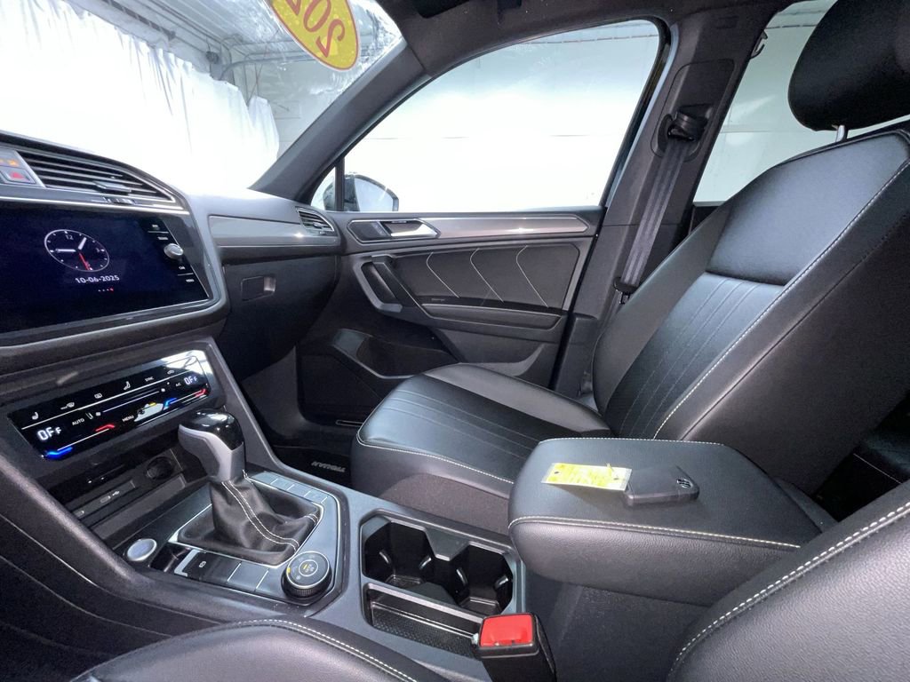 Used 2024 Volkswagen Tiguan SE R-Line image 4