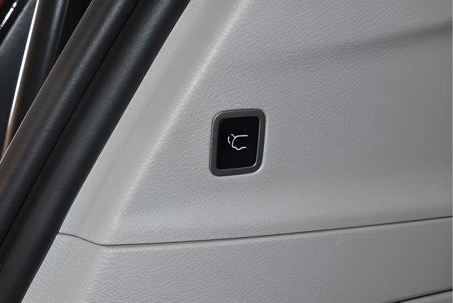 Used 2024 Chrysler Pacifica Touring-L FWD image 35