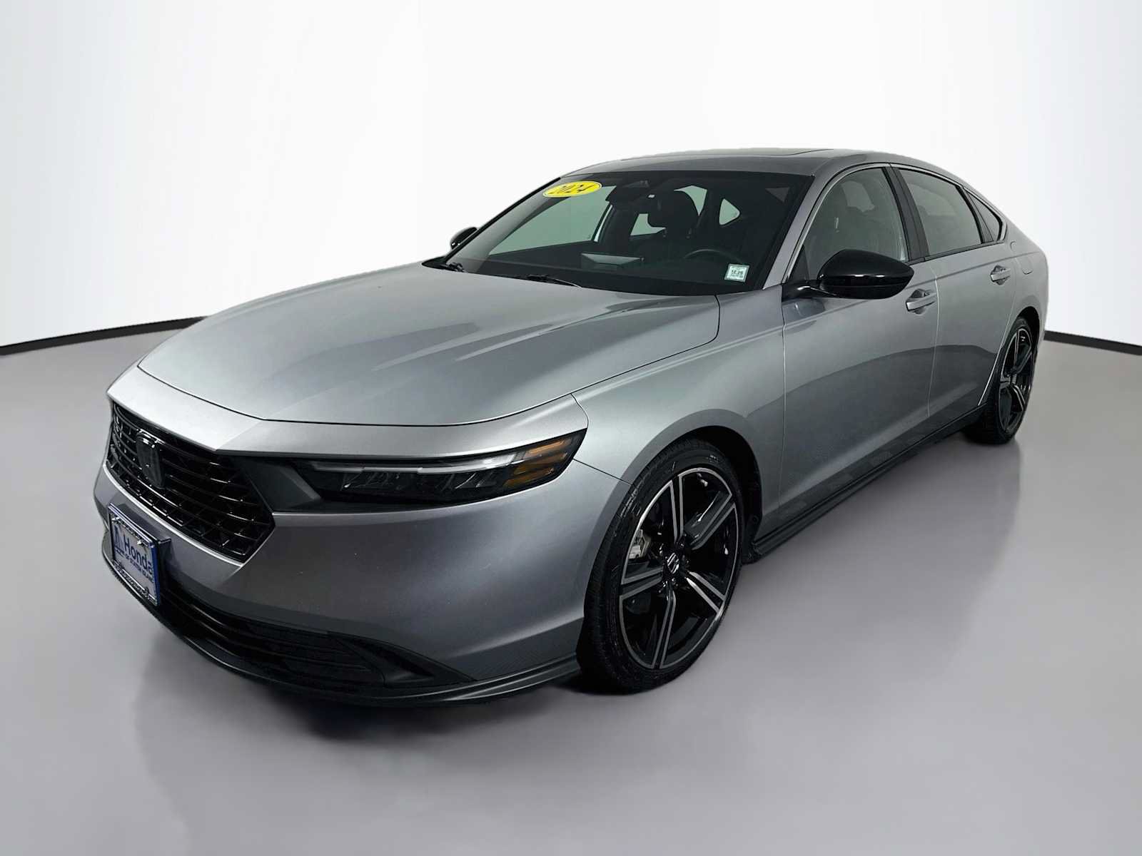 Used 2024 Honda Accord Sport image 3