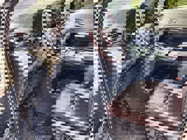 Used 2024 Toyota Sienna Platinum image 3