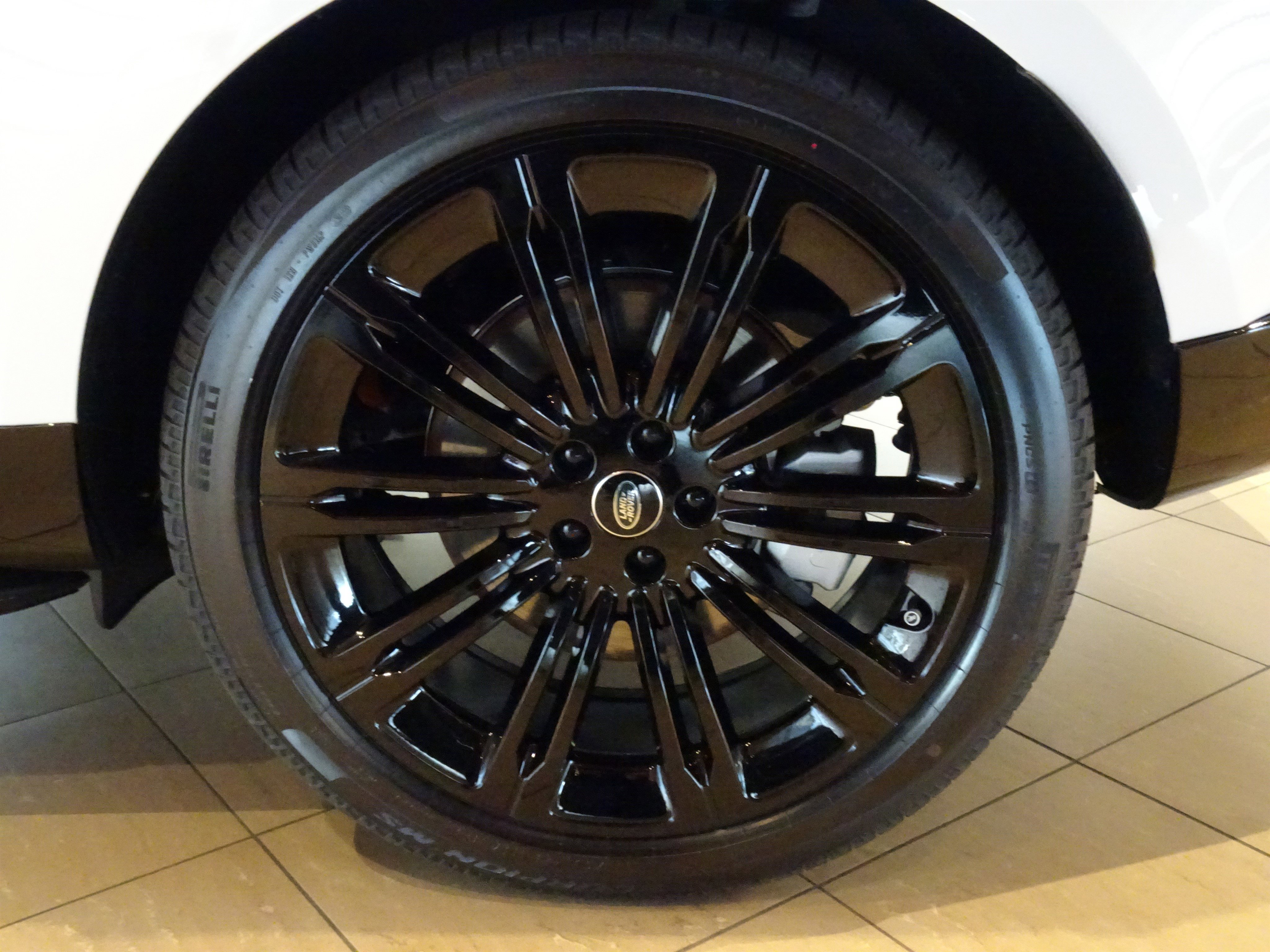 New 2025 Land Rover Range Rover Long Wheelbase SE image 26