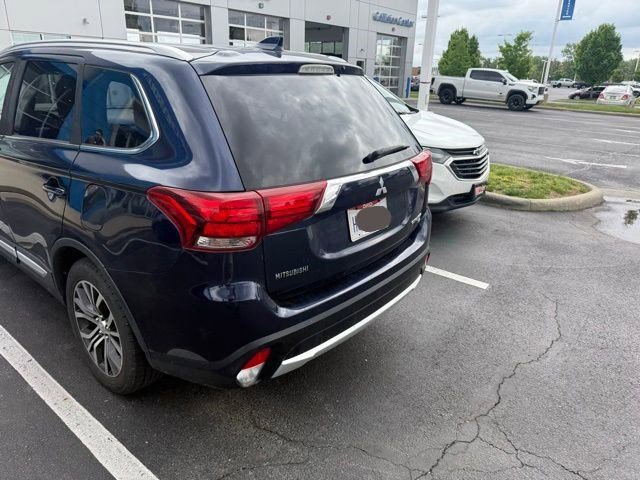 Used 2017 Mitsubishi Outlander SE AWD/4WD image 15