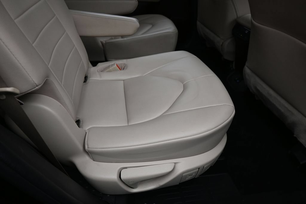 Used 2022 Toyota Highlander XLE FWD image 40