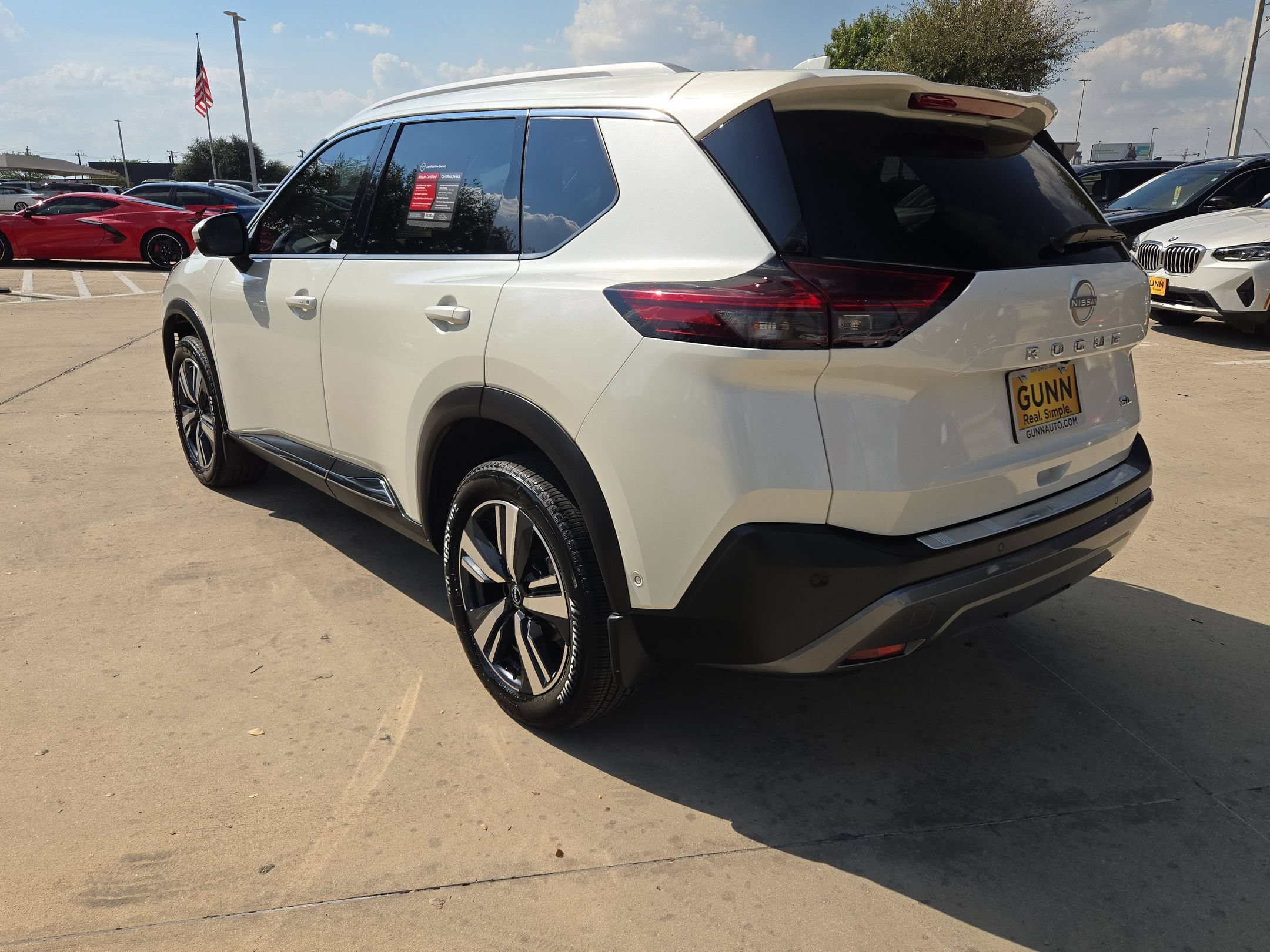 Used 2023 Nissan Rogue SL w/ SL Premium Package FWD image 5