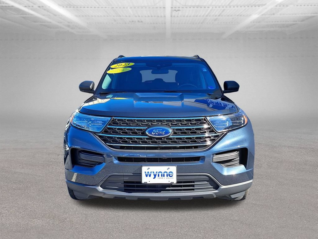 Used 2023 Ford Explorer XLT AWD/4WD image 3