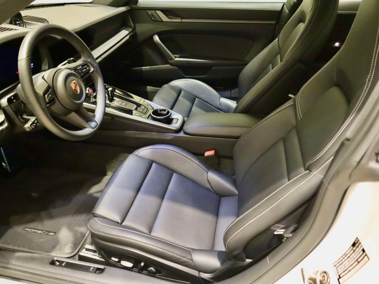 Used 2025 Porsche 911 Carrera RWD image 16