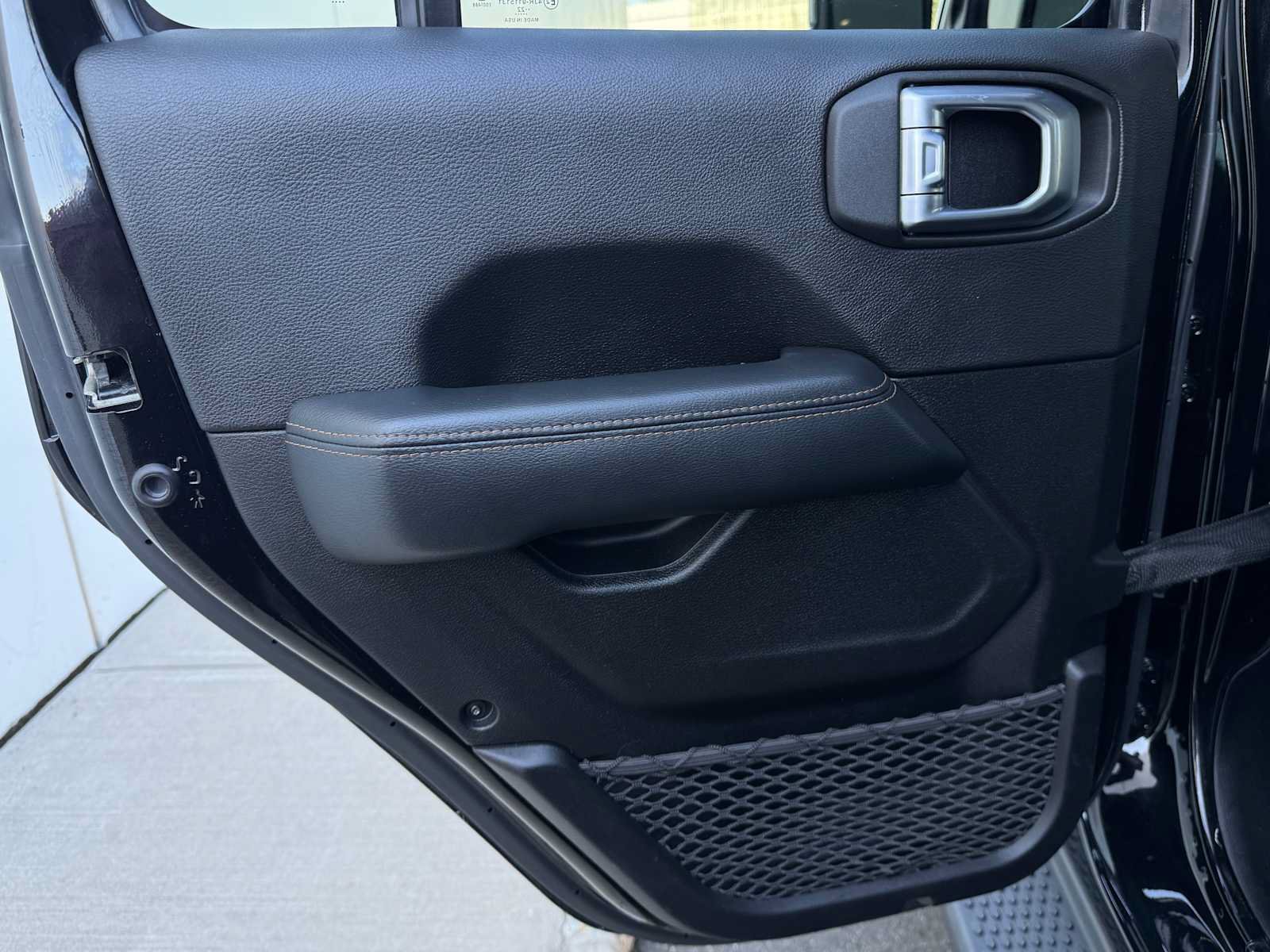 Used 2022 Jeep Wrangler Unlimited Sahara AWD/4WD image 28