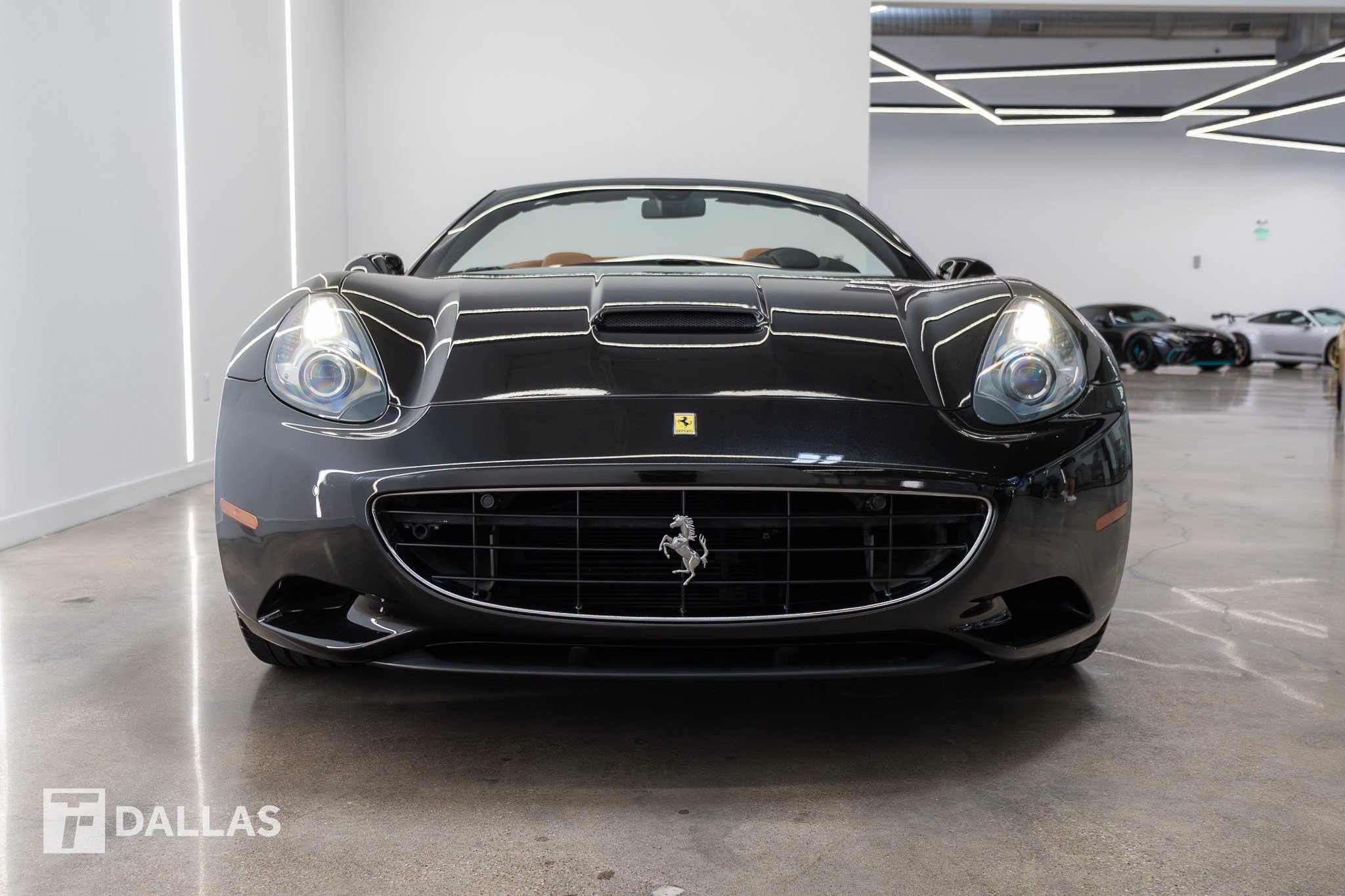 Used 2011 Ferrari California RWD image 4