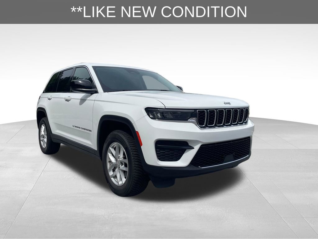 Used 2023 Jeep Grand Cherokee Laredo X AWD/4WD image 3