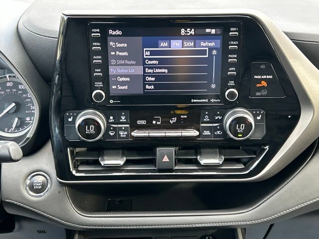 Used 2022 Toyota Highlander XLE AWD/4WD image 64