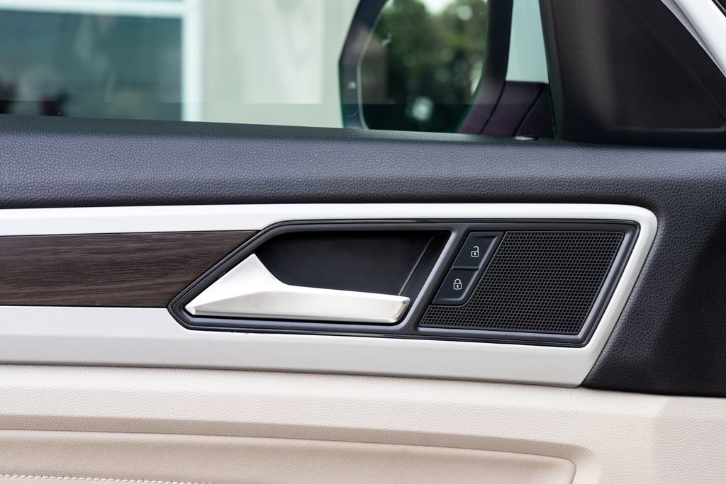 Used 2021 Volkswagen Atlas SE w/ Panoramic Sunroof Package FWD image 19