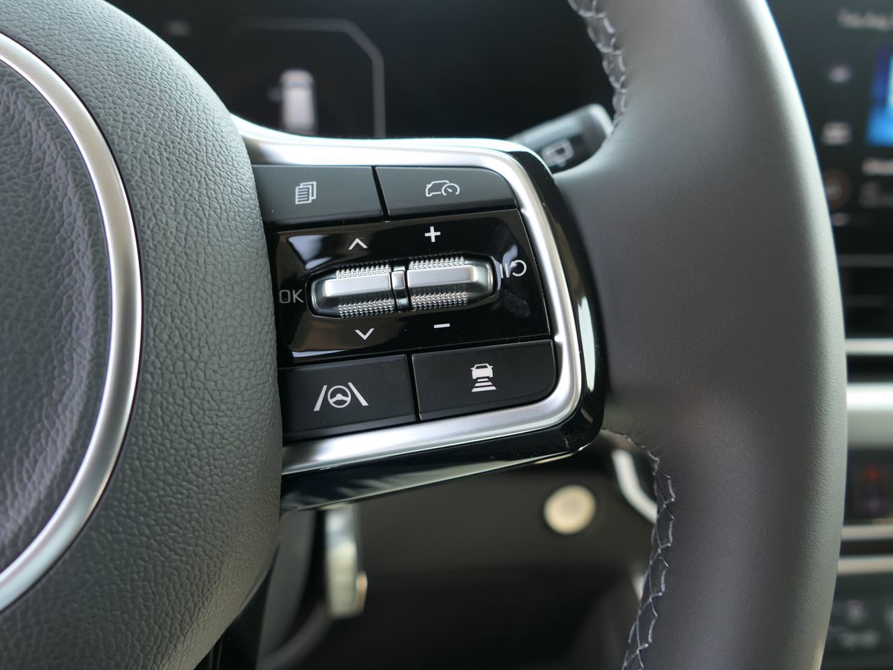 New 2026 Kia Carnival SX w/ SX Dark Edition Package image 15