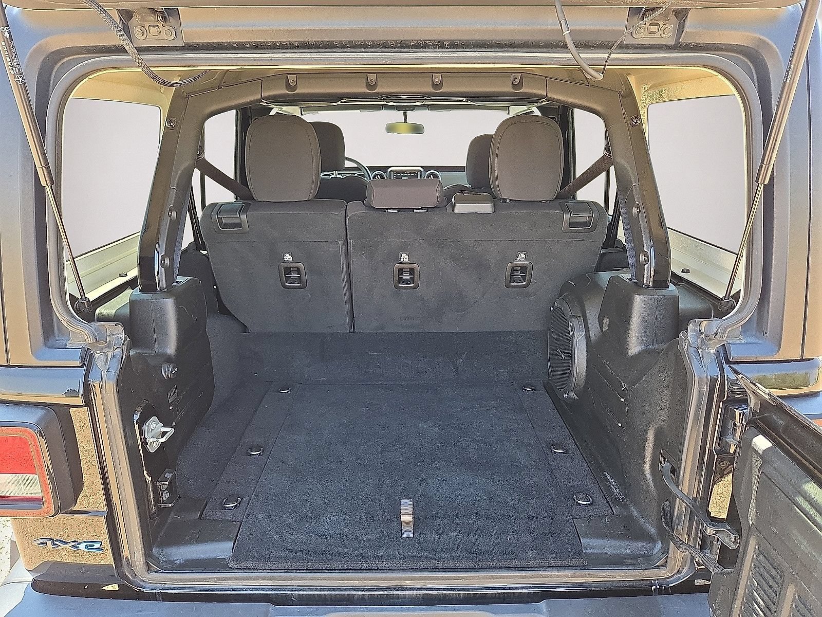 Used 2023 Jeep Wrangler Unlimited AWD/4WD image 15