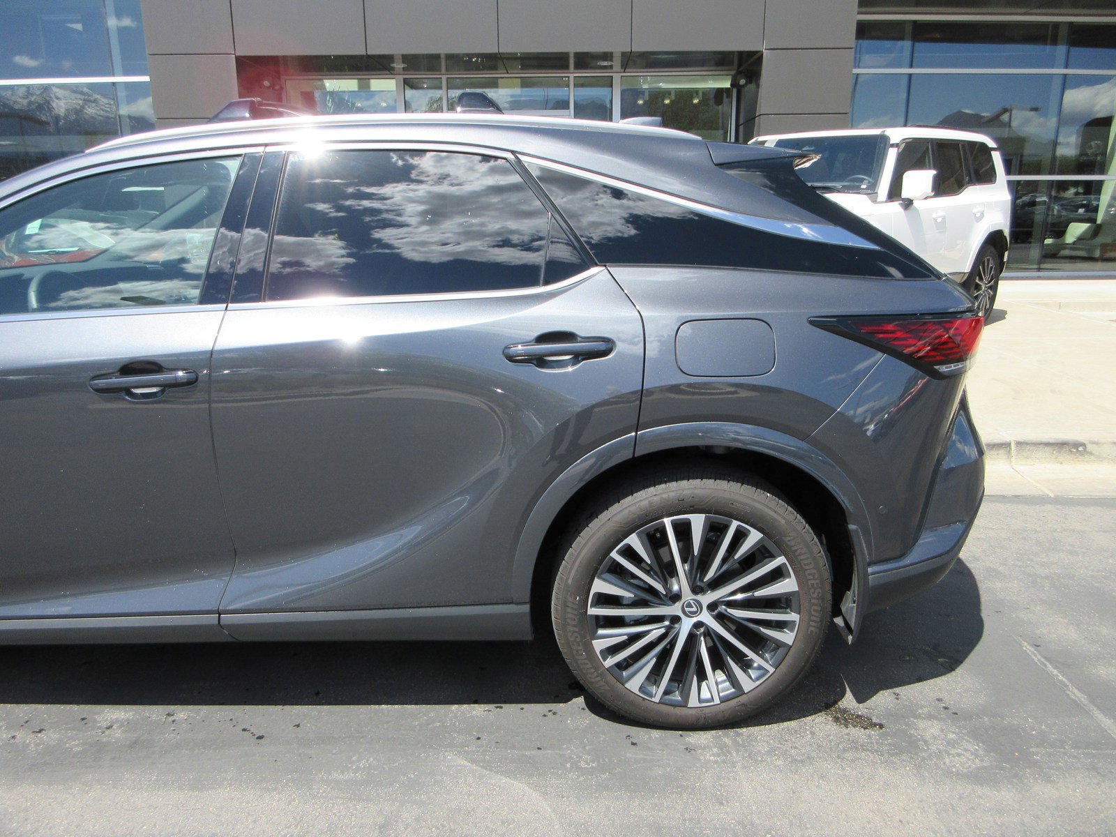 Used 2025 Lexus RX 350 w/ Convenience Package AWD/4WD image 4