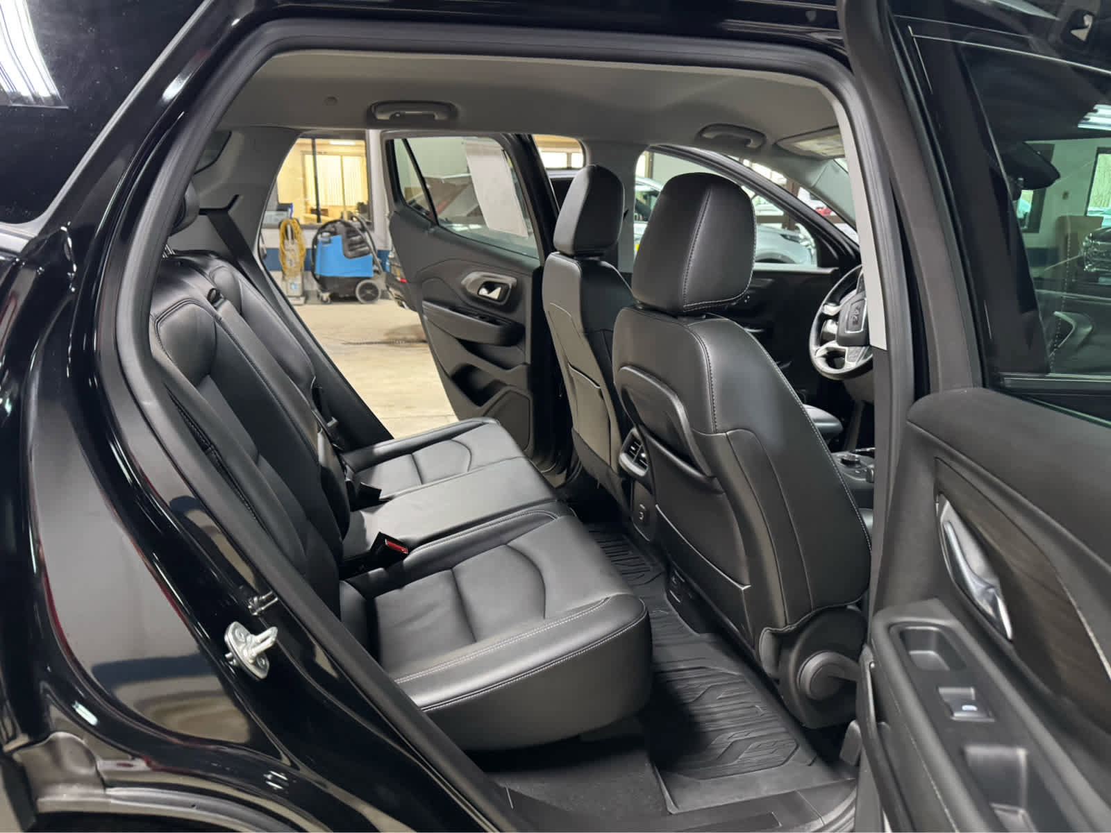 Certified 2024 GMC Terrain SLT w/ Infotainment Package II AWD/4WD image 12