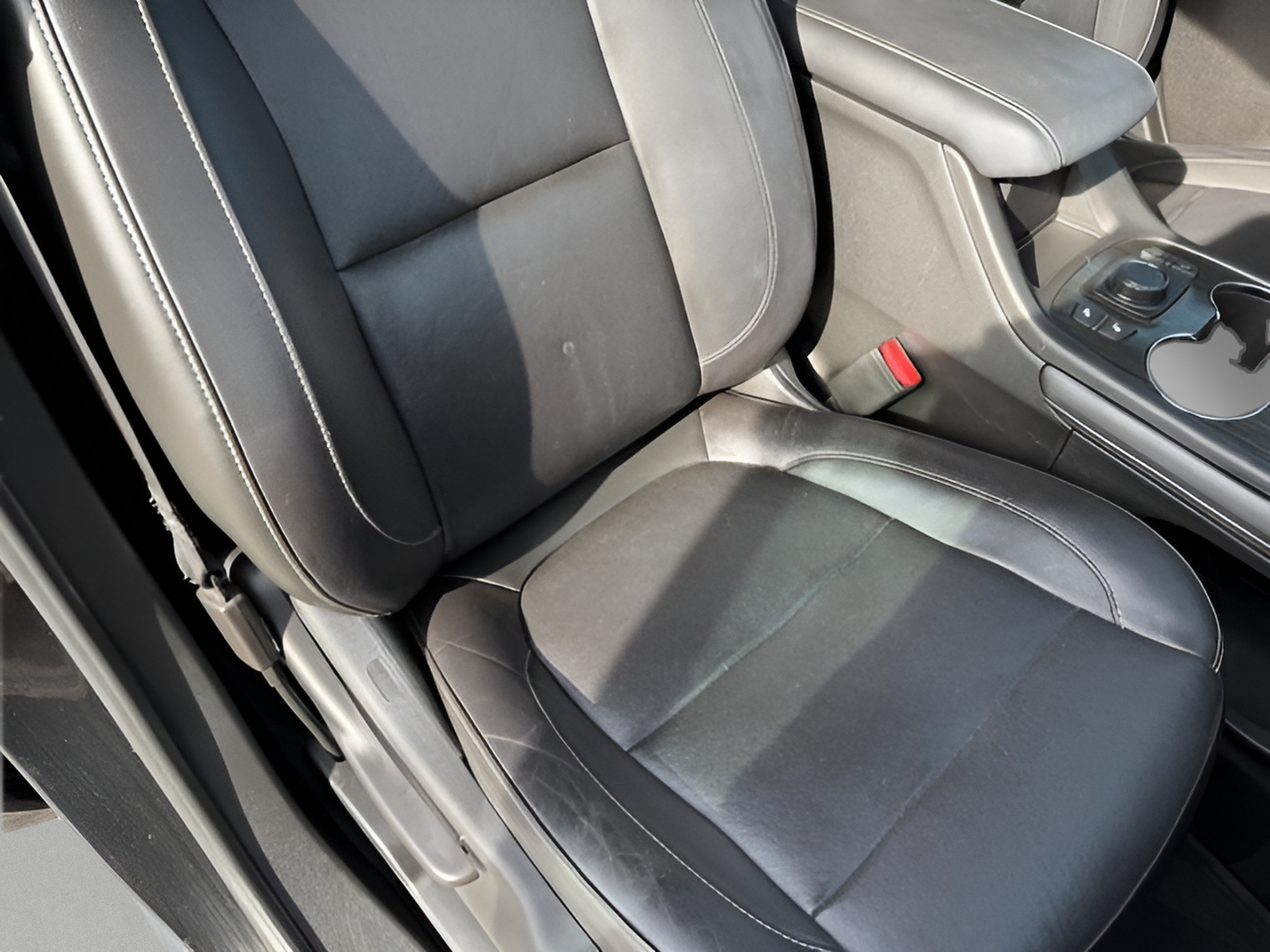 Used 2020 GMC Acadia SLT FWD image 17