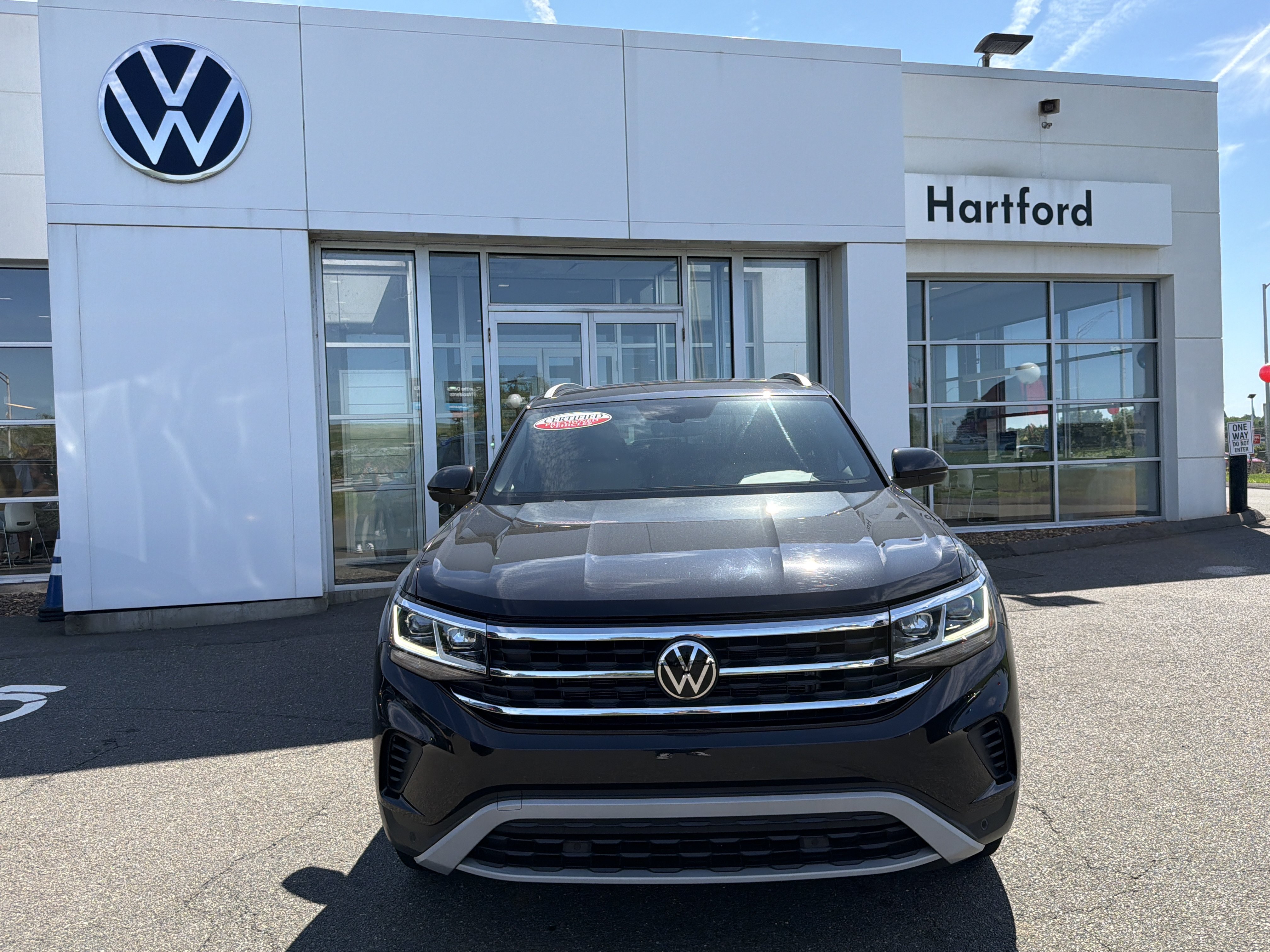 Certified 2023 Volkswagen Atlas Cross Sport SE w/ Panoramic Sunroof Package AWD/4WD image 10