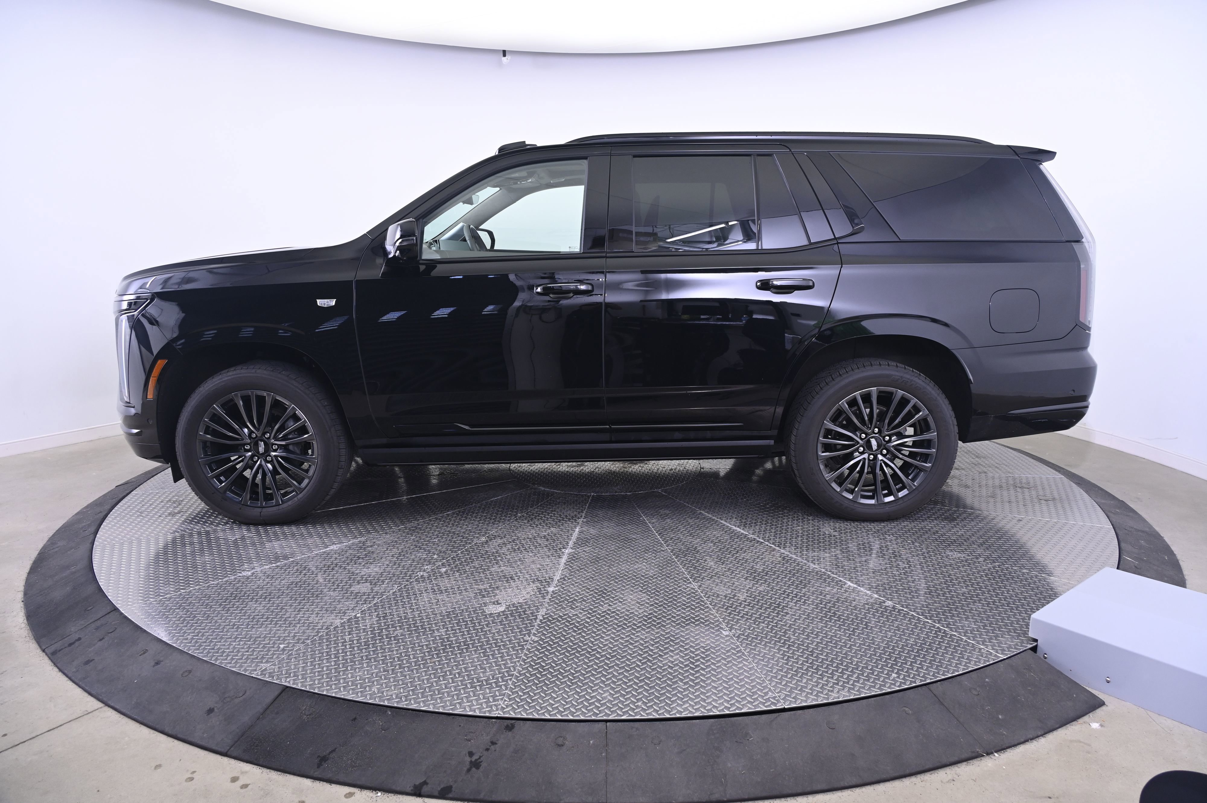 Used 2025 Cadillac Escalade Sport Platinum AWD/4WD image 2