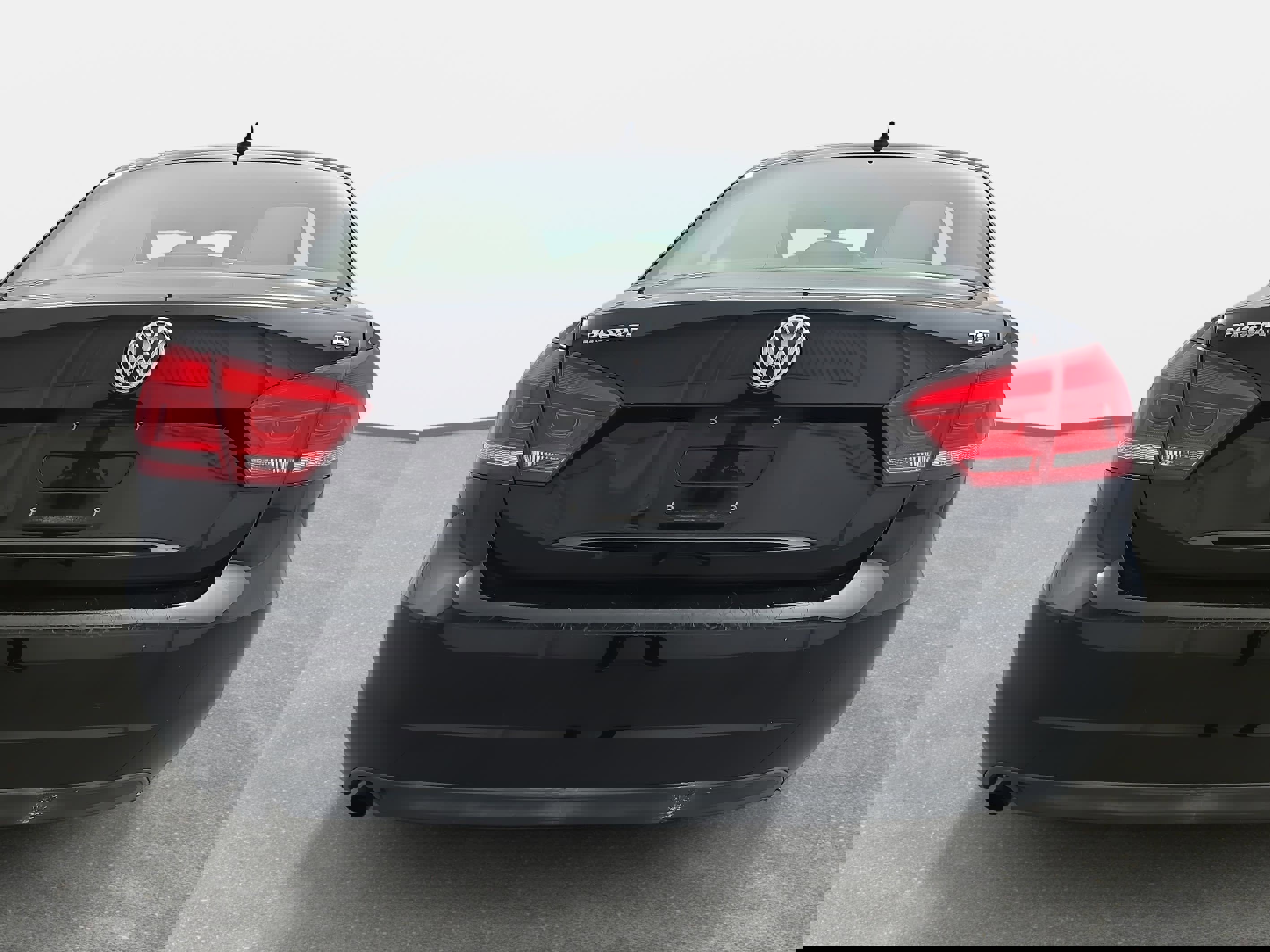 Used 2015 Volkswagen Passat 1.8T Wolfsburg Edition image 4