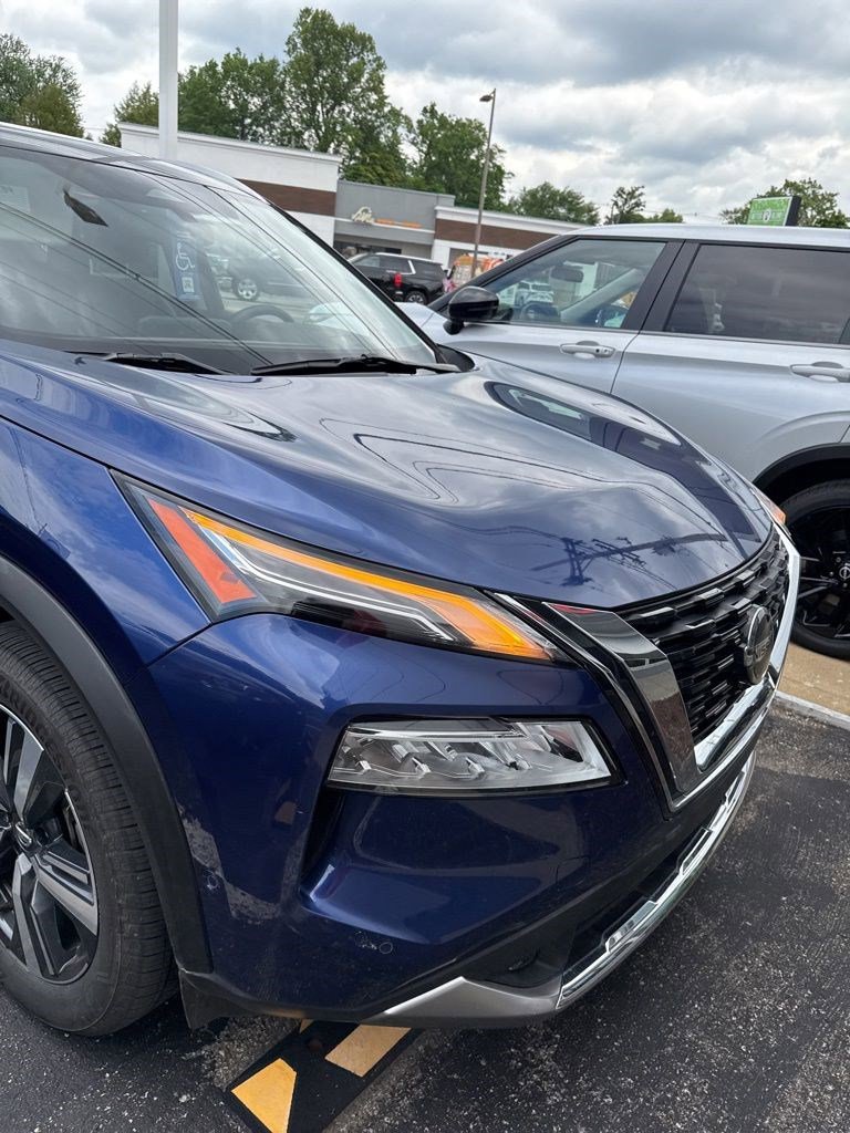 Used 2021 Nissan Rogue Platinum AWD/4WD image 12