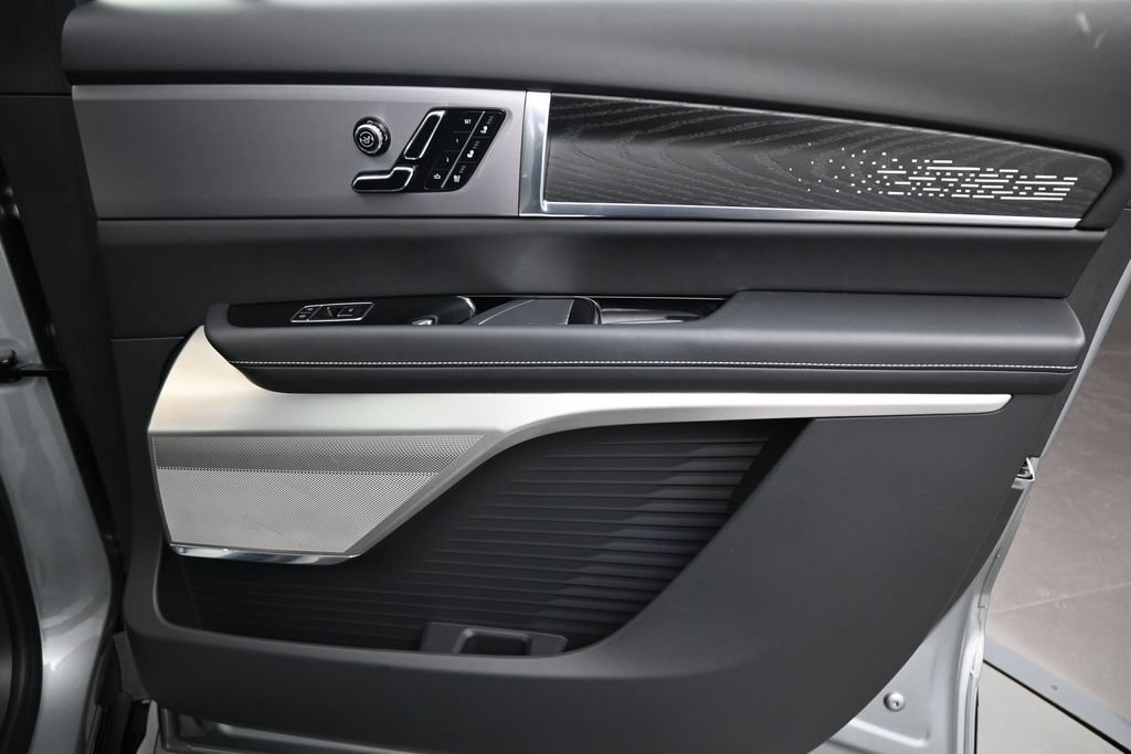 Used 2026 Cadillac Vistiq Platinum w/ LPO, Floor Liner Package AWD/4WD image 32