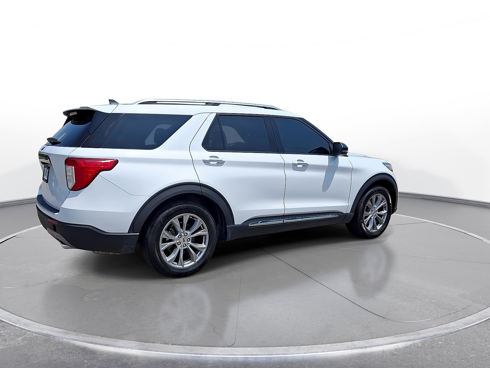Used 2022 Ford Explorer Limited w/ Equipment Group 301A RWD image 8