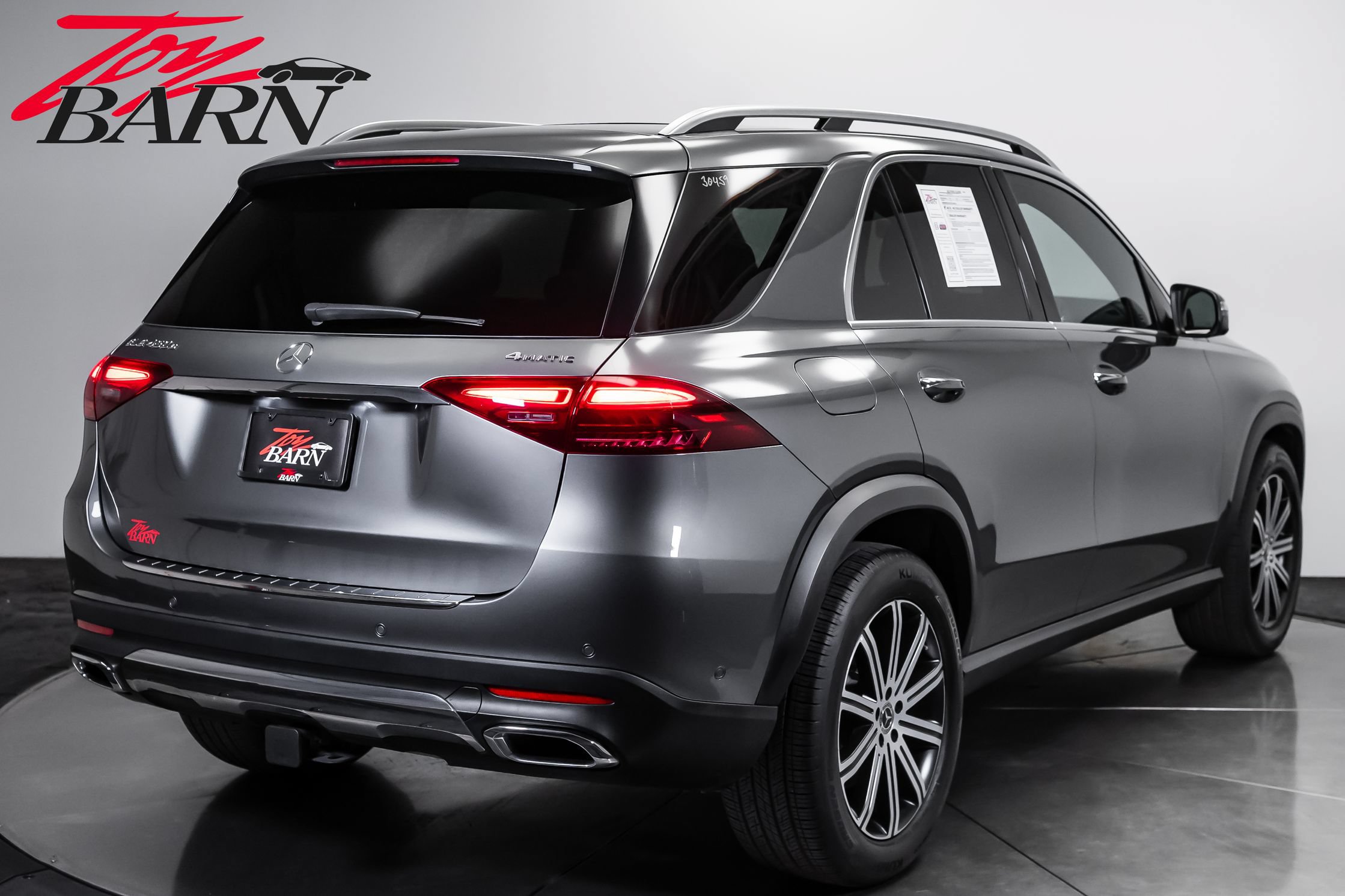 Used 2025 Mercedes-Benz GLE 450e 4MATIC w/ Driver Assistance Package image 5