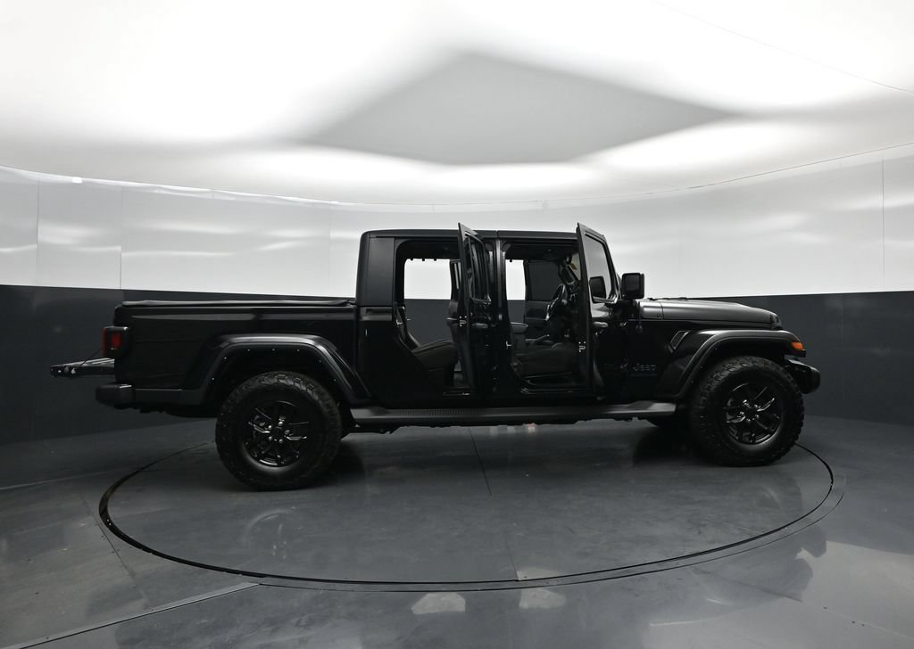 Used 2022 Jeep Gladiator Sport AWD/4WD image 4