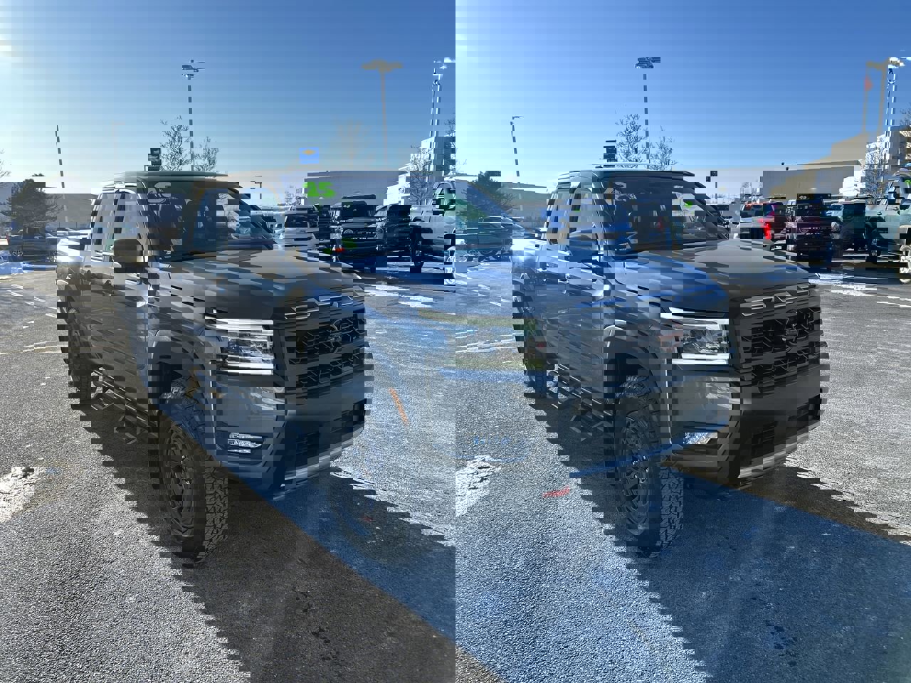 Used 2025 Nissan Frontier PRO-4X w/ Pro Convenience Package image 1