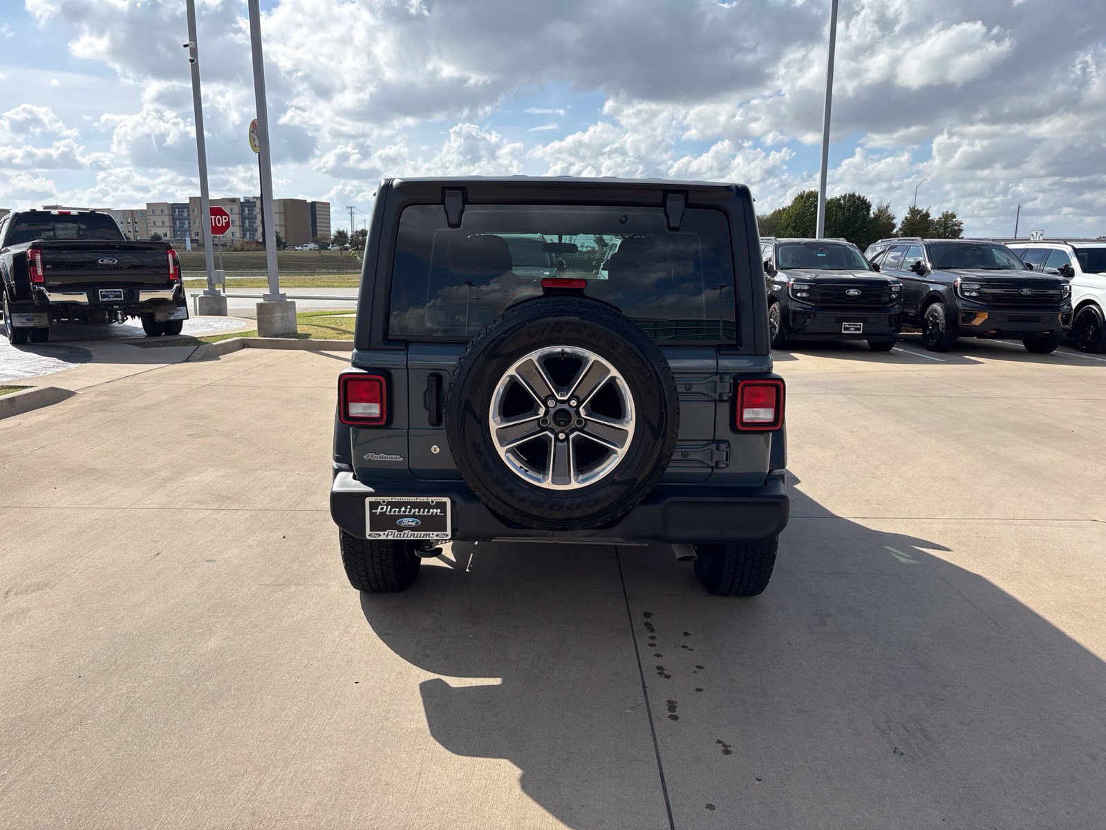 Used 2024 Jeep Wrangler Unlimited Sport AWD/4WD image 4