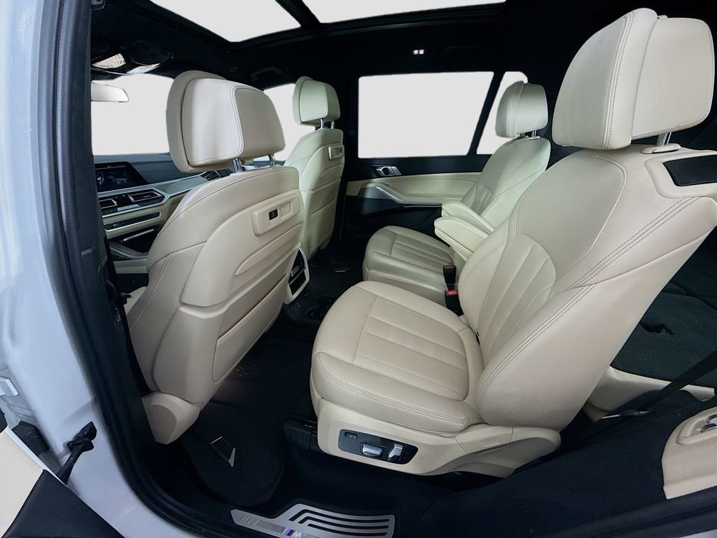 Used 2022 BMW X7 M50i image 17