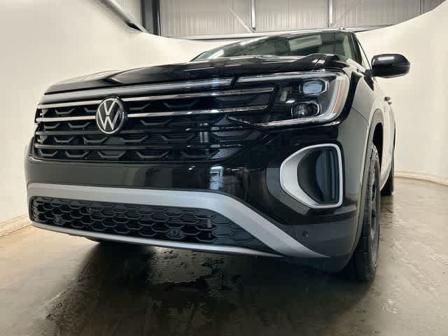 Used 2025 Volkswagen Atlas Peak Edition SE AWD/4WD image 30
