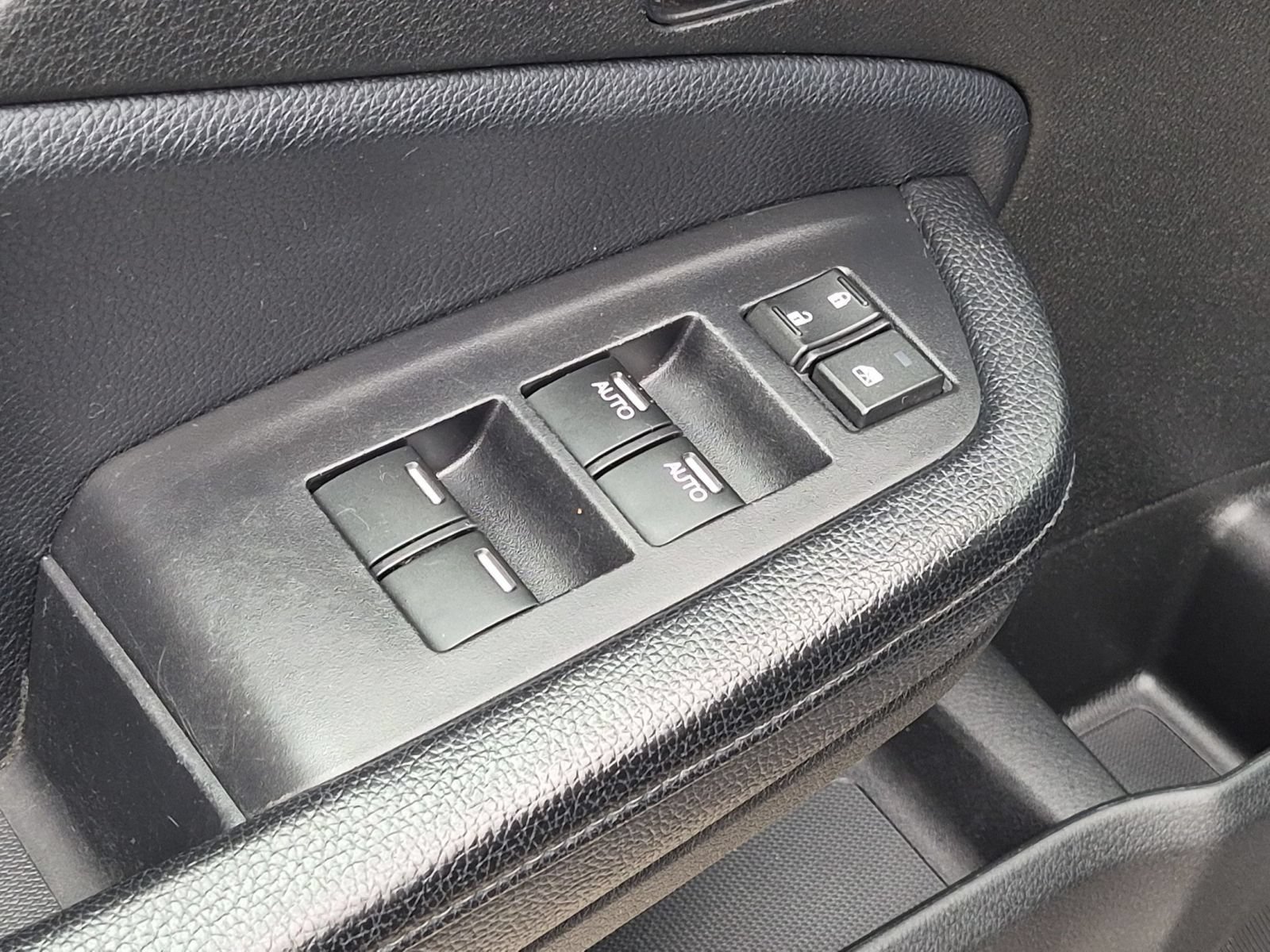 Used 2017 Honda Pilot Touring image 11