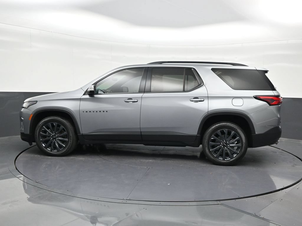 Used 2023 Chevrolet Traverse RS FWD image 2