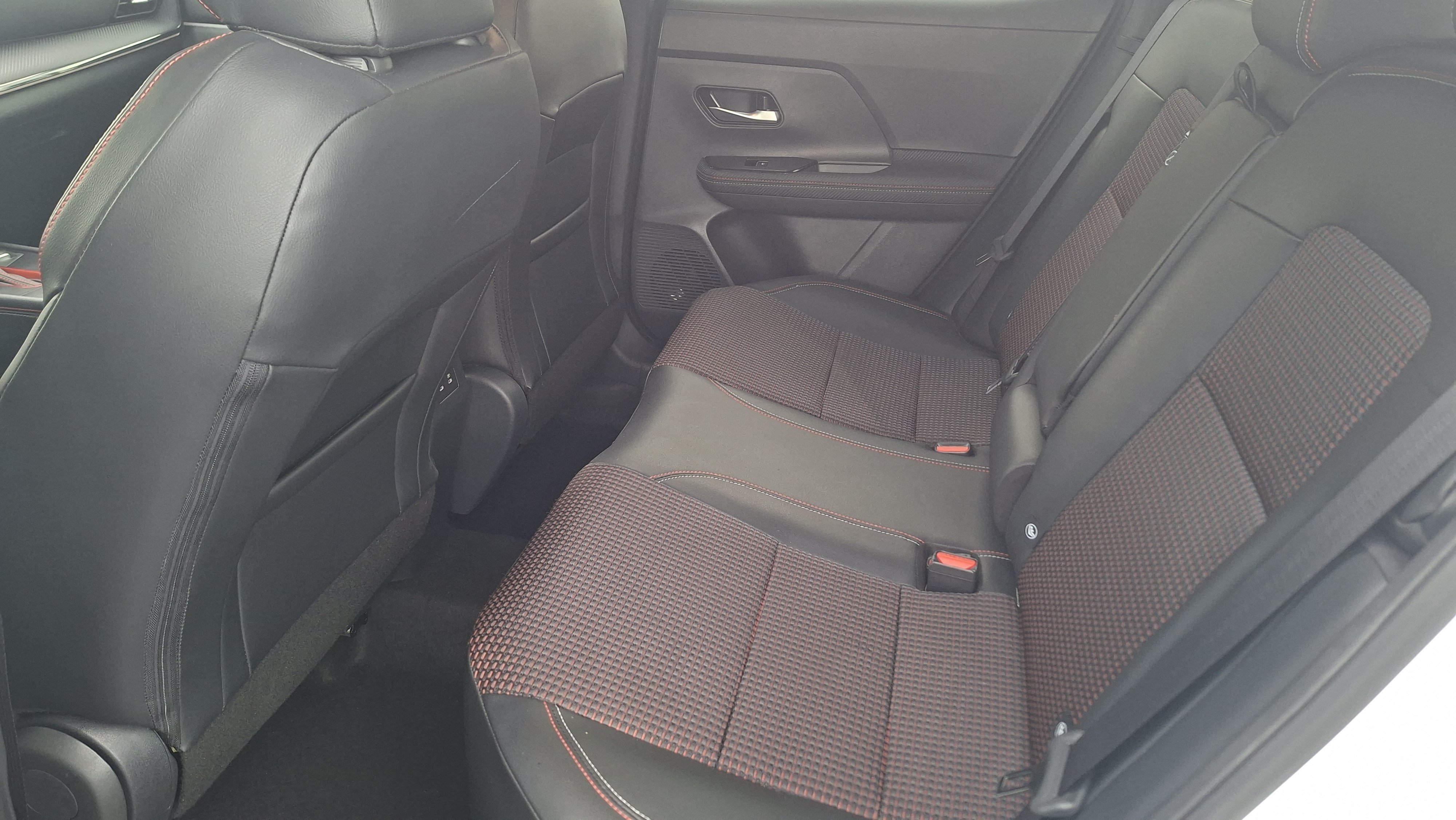 Used 2025 Nissan Kicks SR FWD image 20