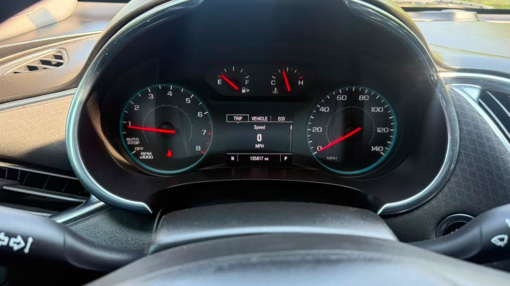 Used 2018 Chevrolet Malibu LT FWD image 12