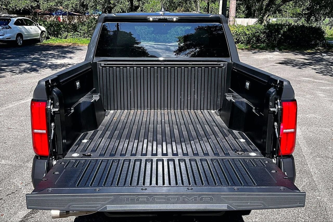 Used 2025 Toyota Tacoma SR AWD/4WD image 34