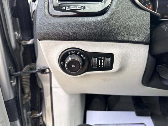 Used 2017 Jeep Compass Limited AWD/4WD image 19